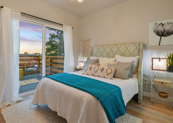 accessory dwelling unit bedroom with skyline views